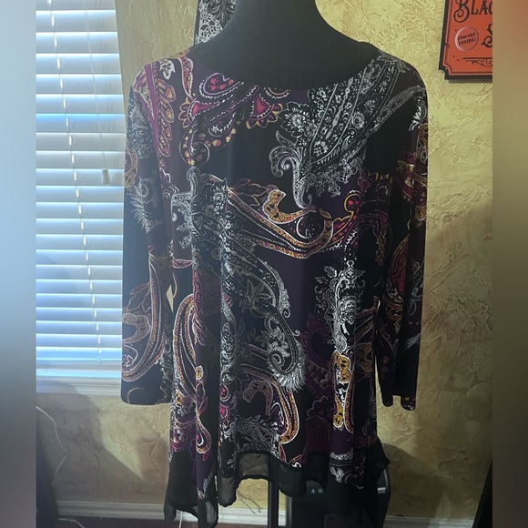 Woman’s top - Picture 3 of 6